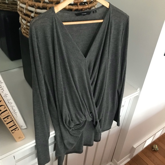 Dramatic lightweight sweater/top L FREE mystery gift with EVERY purchase! - Picture 4 of 7
